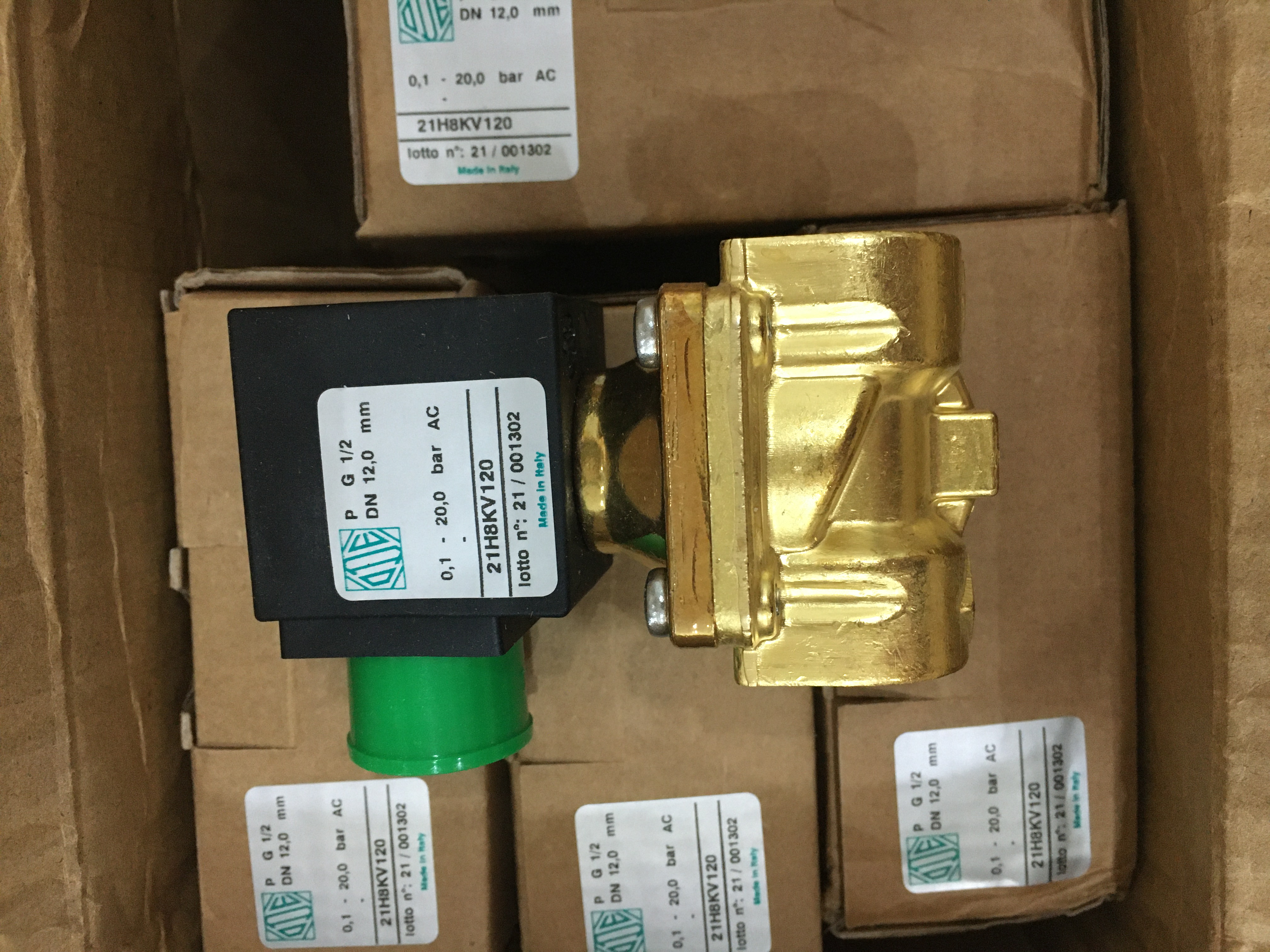 21H8KV120.jpg